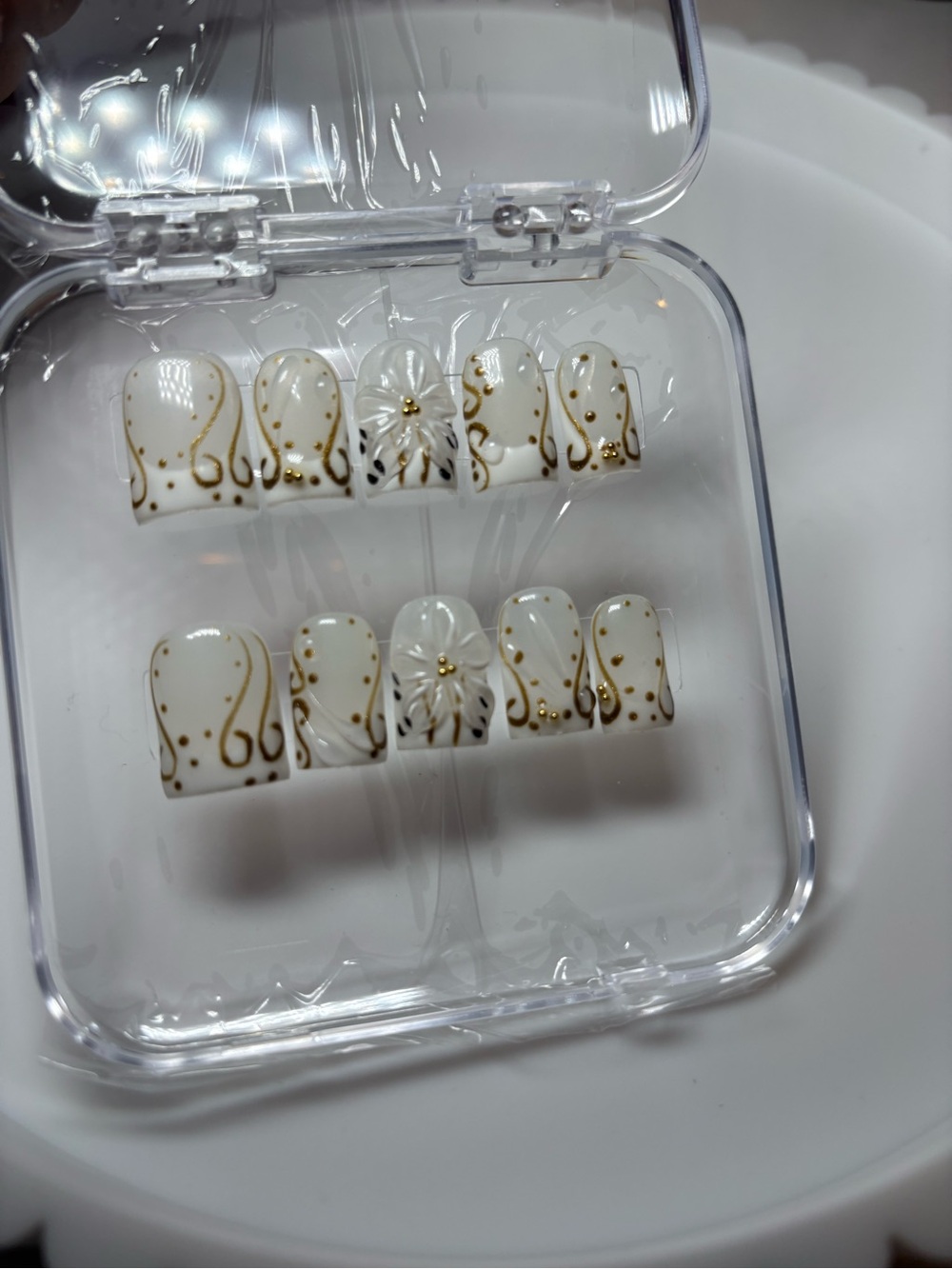 Elegant White and Gold Floral Press-On Nail Set - Unbranded